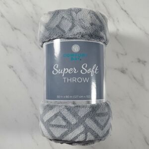 Comfort Bay Gray Patterned Throw Blanket